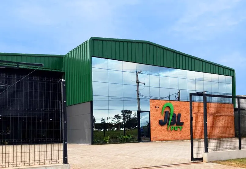 Fachada da sede e fábrica da JBL Pet em Toledo, Paraná
